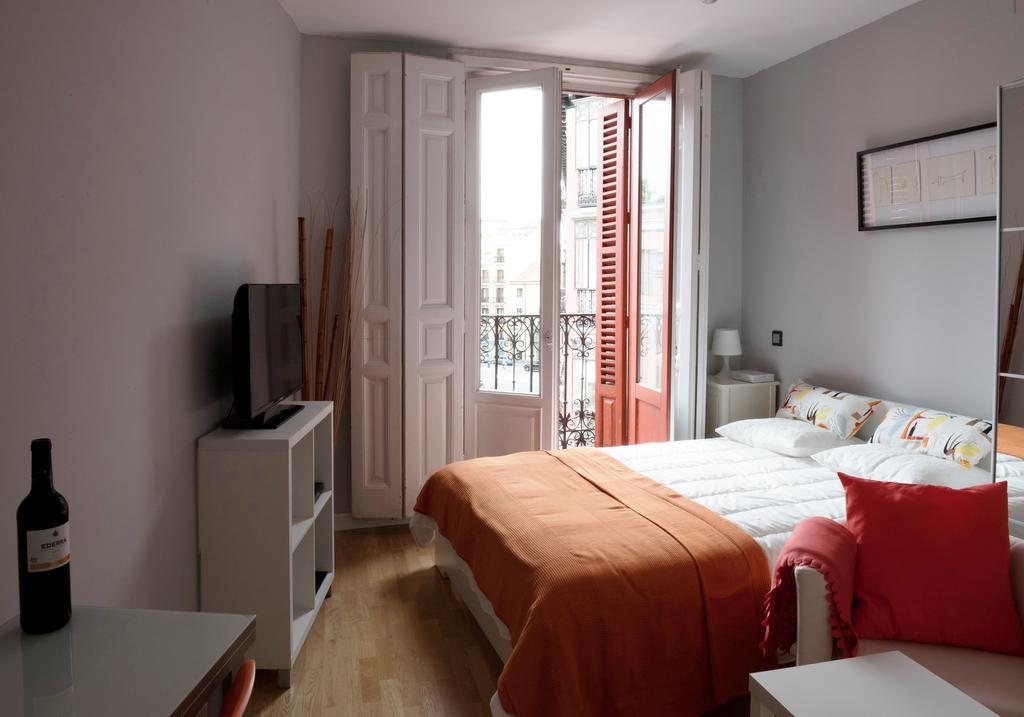 Estudio Plaza Mayor Madrid Exterior foto