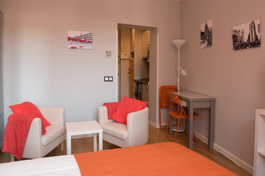 Estudio Plaza Mayor Madrid Exterior foto