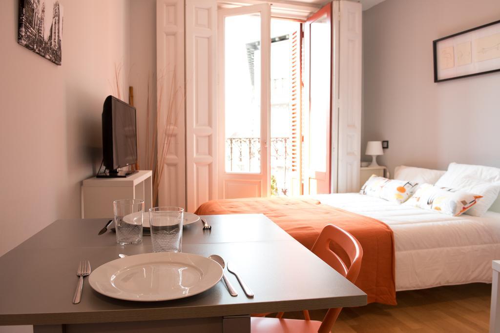 Estudio Plaza Mayor Madrid Exterior foto