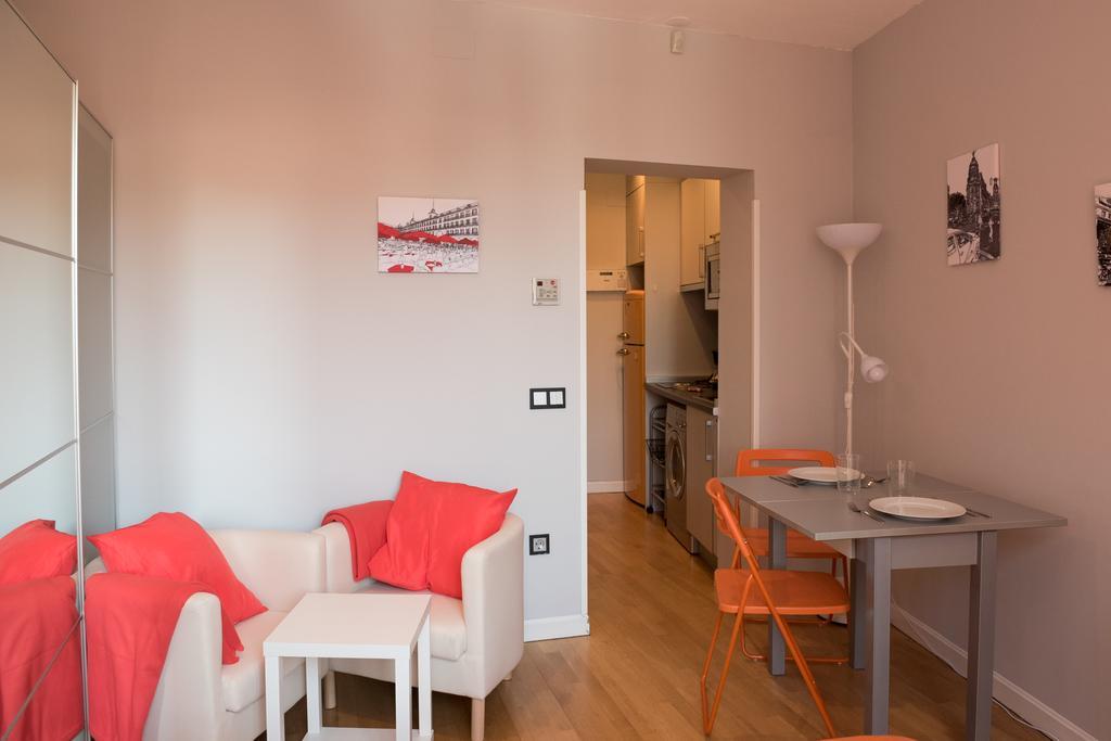 Estudio Plaza Mayor Madrid Exterior foto